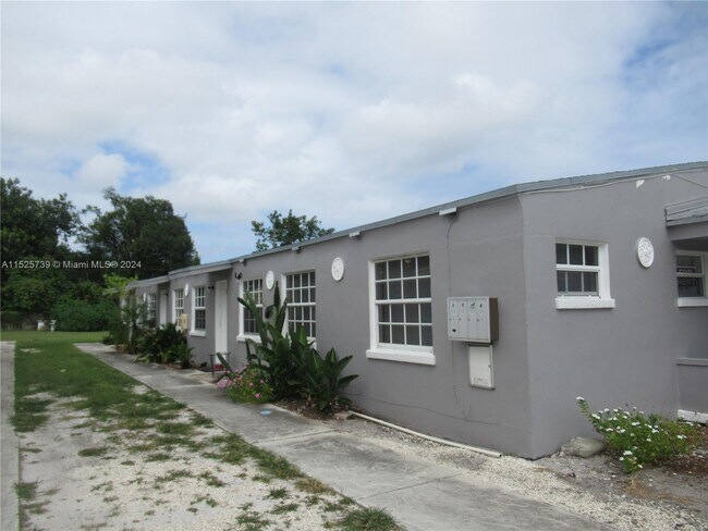 Foto del edificio - 2325 Madison St