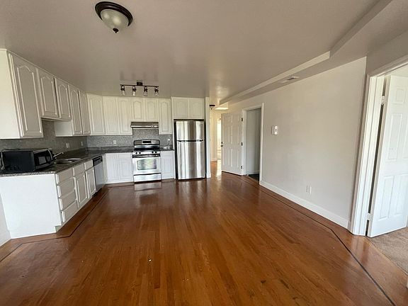 Foto del edificio - 432 Russia Ave