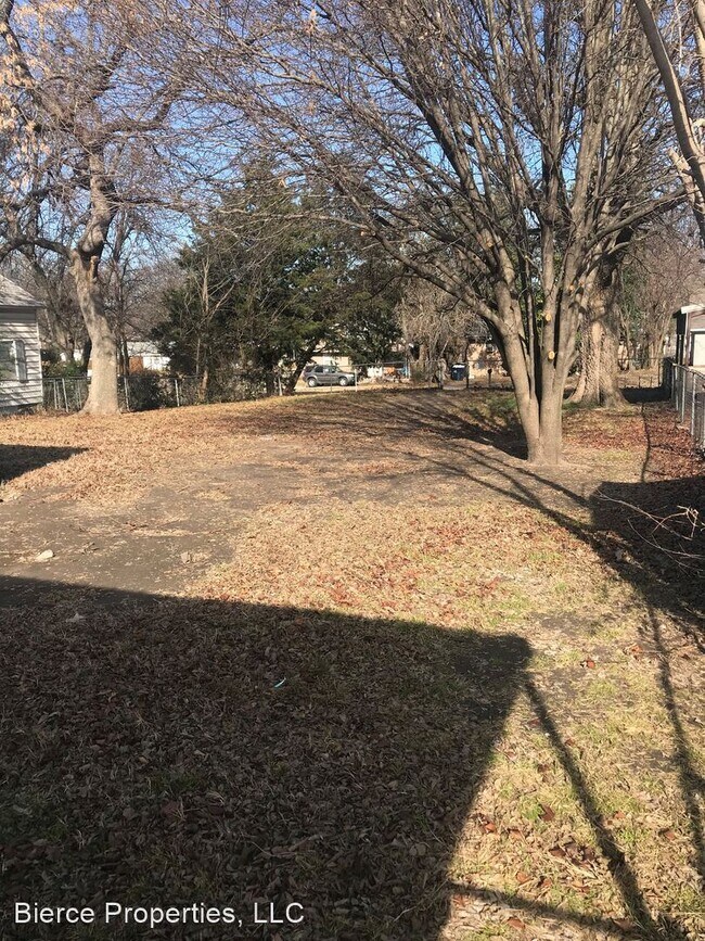 Building Photo - 1 br, 1 bath House - 425 1/2 W. 10th