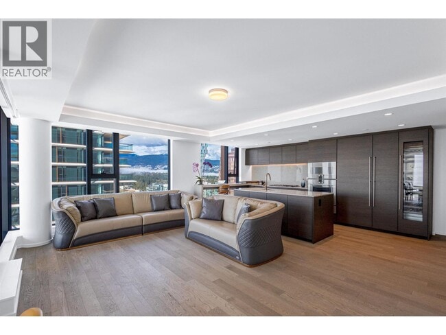 Building Photo - 1408 Robson St