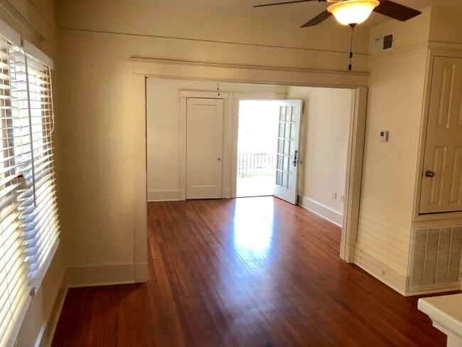 Building Photo - 801 Solomon Pl