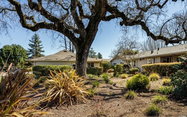 Building Photo - 340 Green Field Cir