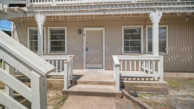 Building Photo - 12033 18th St
