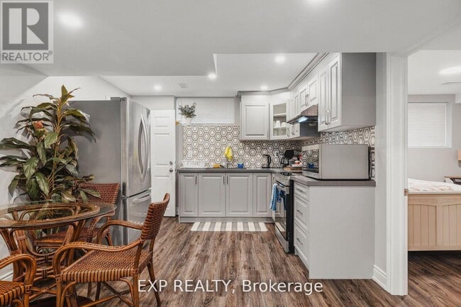 Building Photo - 346 Moorlands Crescent