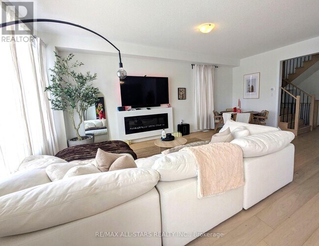 Building Photo - 22 Hennessey Cres