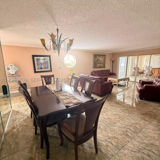Foto del edificio - 17801 N Bay Rd