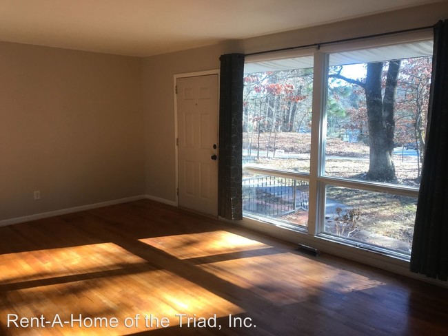 Building Photo - 3 br, 1.5 bath House - 1617 N. Holden Road