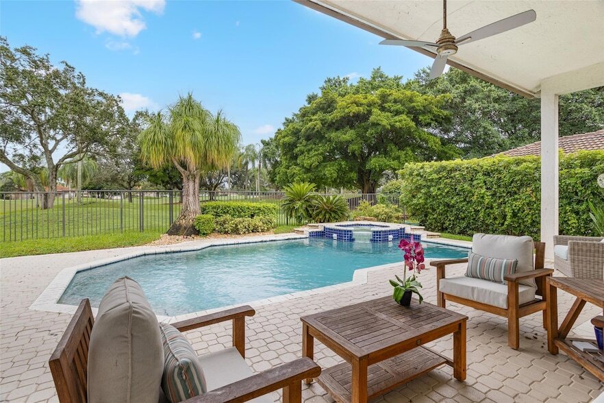 Foto principal - 2534 Golf View Dr