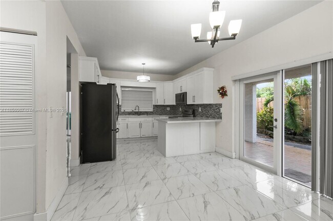 Building Photo - 10073 SW 117th Ct