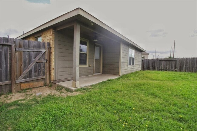 Building Photo - 16519 Regal Exeter Dr