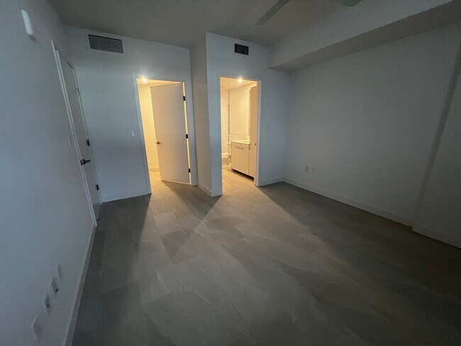 Foto del edificio - 132 NE 22nd St