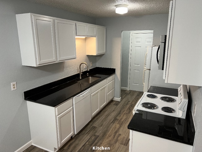 Foto del edificio - 3738 Hulen Park Cir