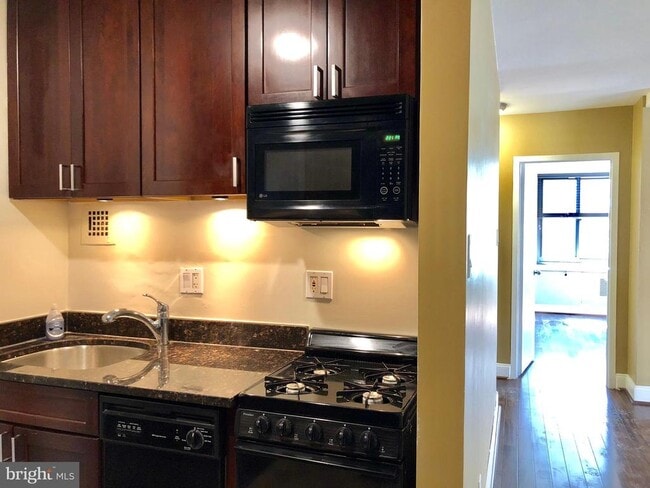 Foto del edificio - 1021 Arlington Blvd