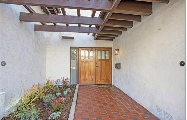 Building Photo - 835 Amigos Way
