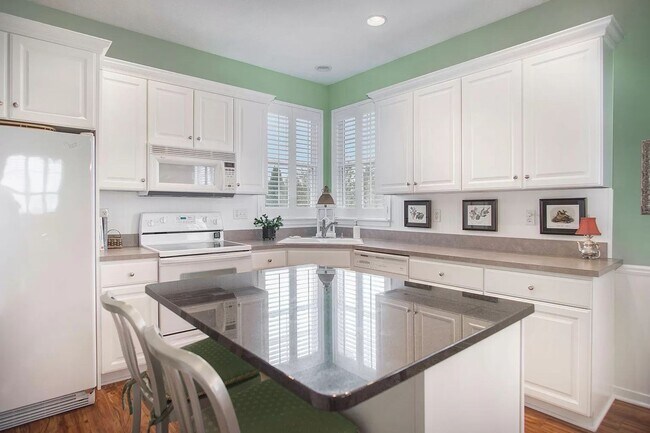 Foto del edificio - 611 Brookstone St