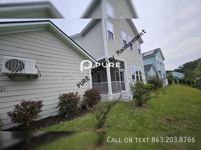 Building Photo - Luxurious Home minutes from the beach!!