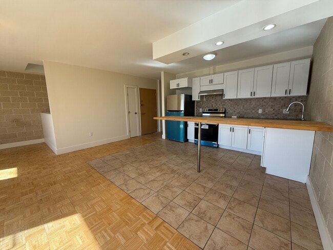 Foto del edificio - 5807-5811 32nd Ave