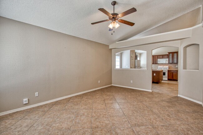 Building Photo - 1819 Shreya St