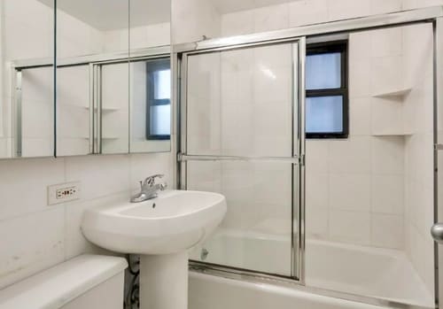 Building Photo - 148 W 68th St