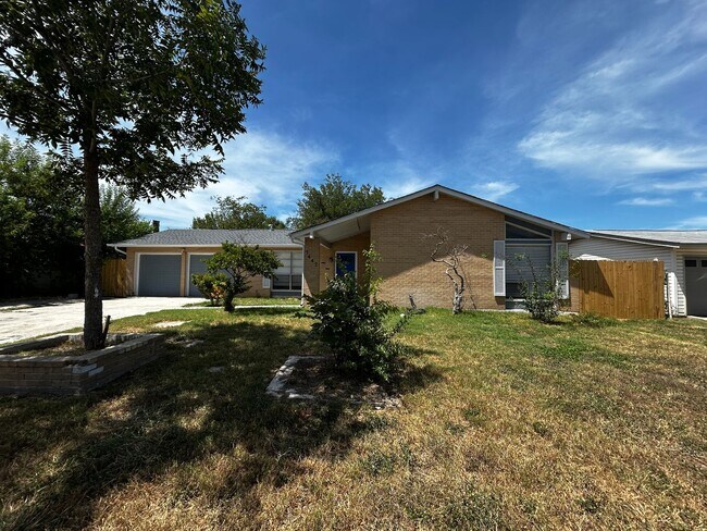 Photo - 7447 Fieldgate Dr House