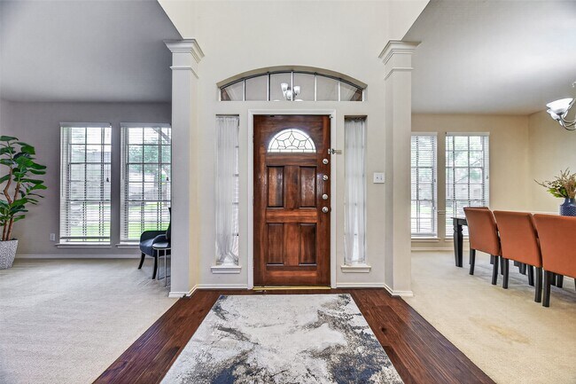 Foto del edificio - 5911 Indian Hills Ln