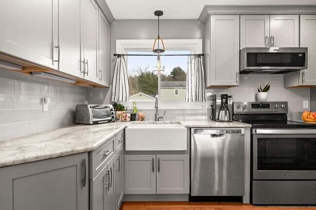 Foto del edificio - 69 Walnut Hill Rd