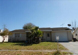 Building Photo - 5912 Della Dr