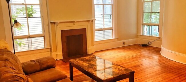 Foto del edificio - 115 Stewart Ave