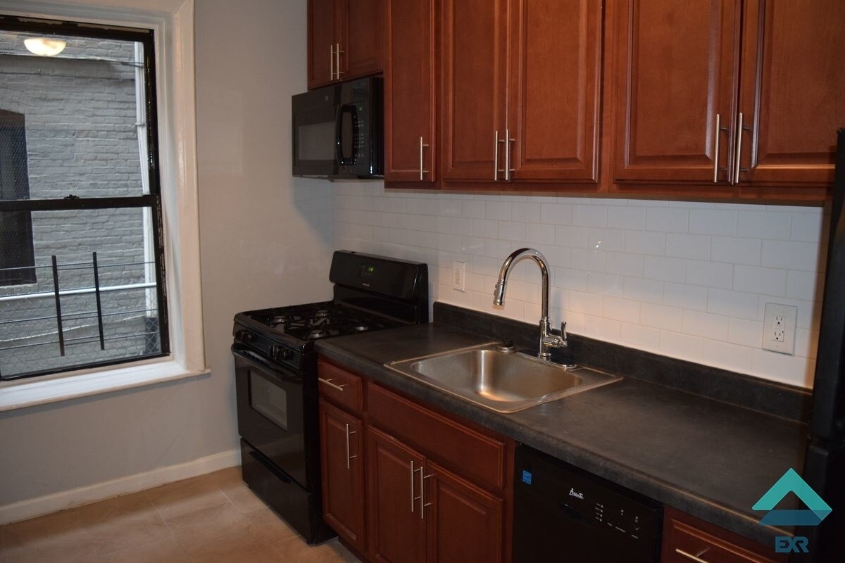 Foto principal - 690 Rogers Ave