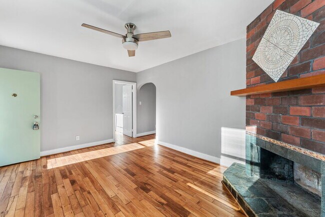 Foto del edificio - 108 E Magruder St