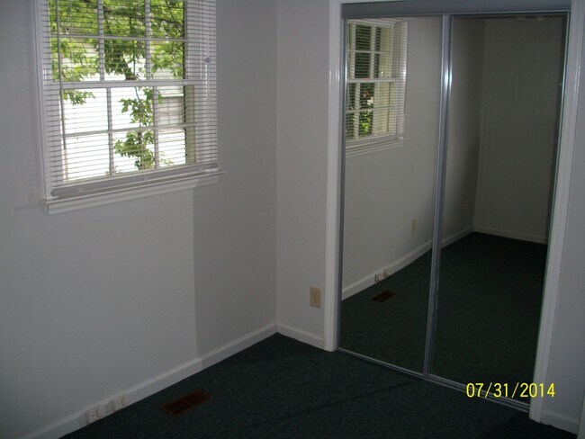 Building Photo - 214 Mitchell Ln