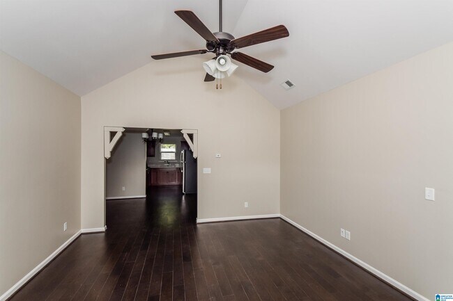 Foto del edificio - 530 Briar Ridge Cir