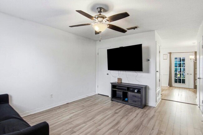 Foto del edificio - 1325 Greendale Ave