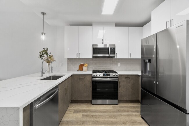 Building Photo - 412 Whiton