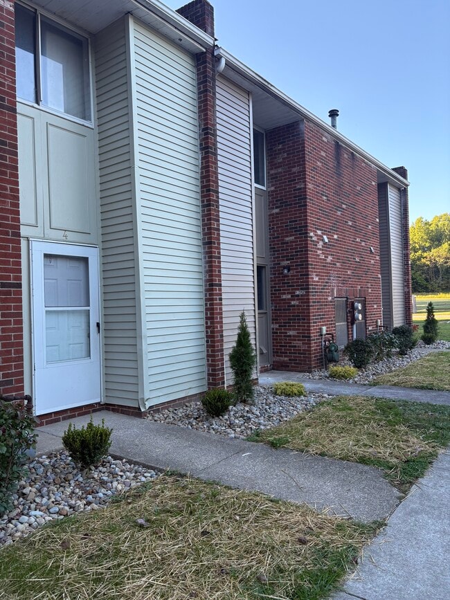 Building Photo - Terra Hiram