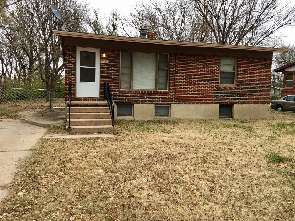 Primary Photo - 2214 S Glenn Ave