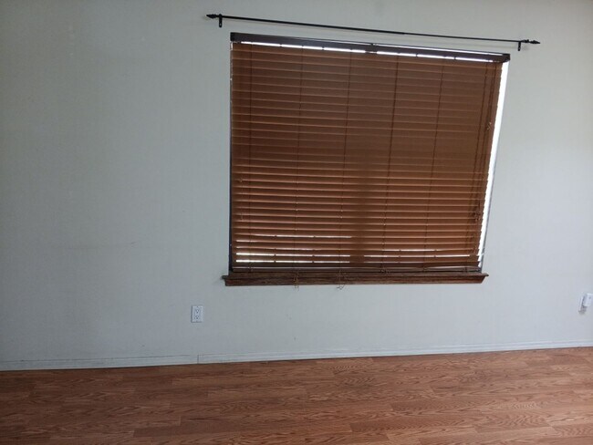 Foto del edificio - 3 Bedroom, 2 Bathroom Home! Schedule a Showing!
