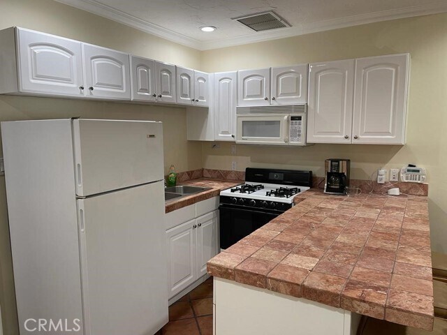 Foto del edificio - 4910 Brewster Dr