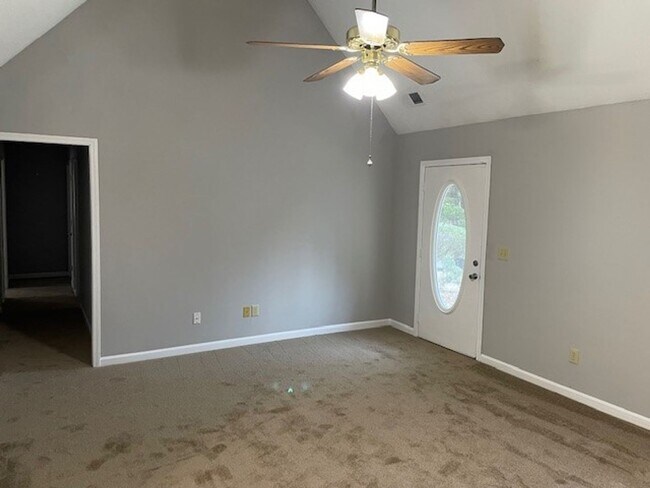 Building Photo - **PRICE IMPROVEMENT**190 Pye Ct: Recently ...