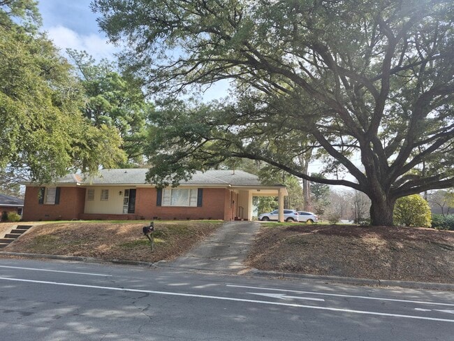 Photo - 1802 S Elm St House