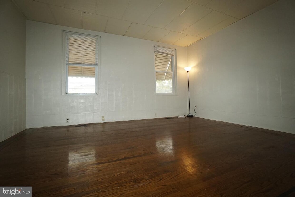 Primary Photo - 2550 E Somerset St