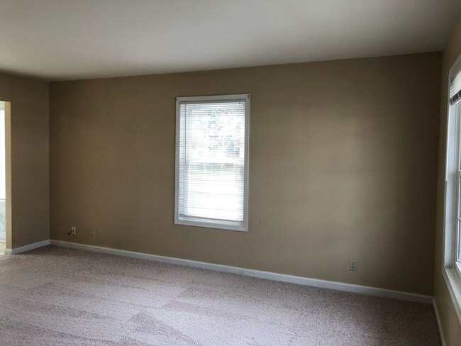 Building Photo - Stafford End Unit Townhouse