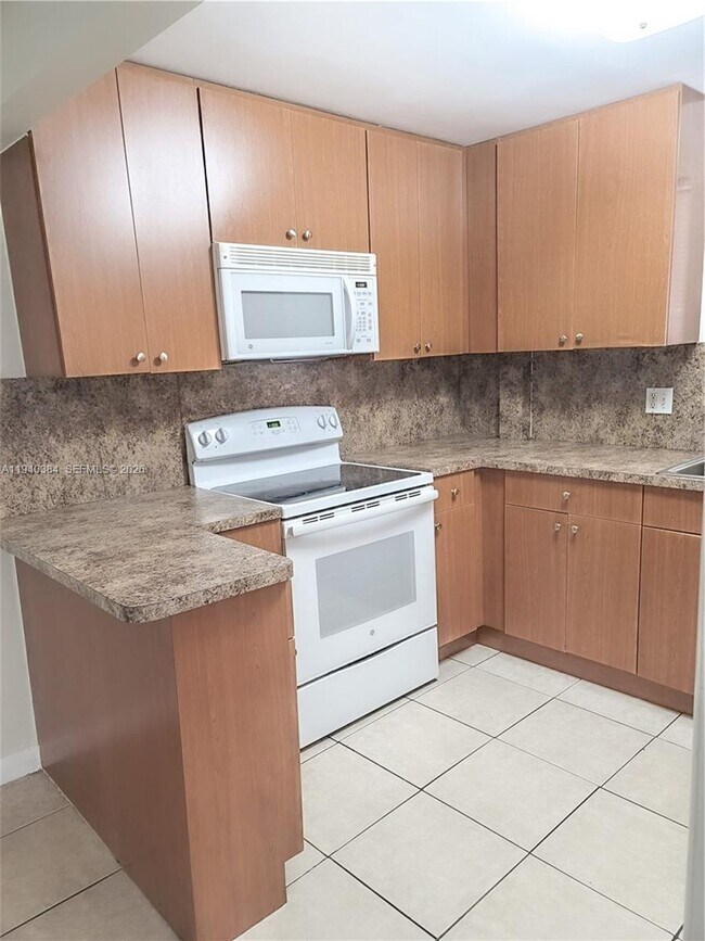 Building Photo - 6900 SW 39th St