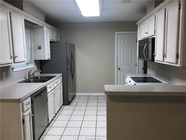 Building Photo - 214 Landsburg Ct
