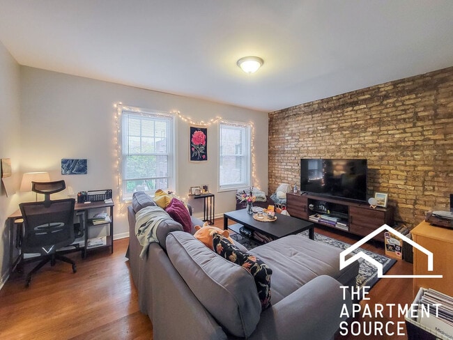 Building Photo - 3713 N Sheffield Ave