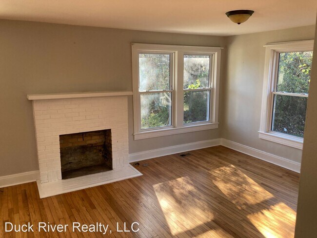 Building Photo - 2 br, 1 bath House - 504 W 6th St