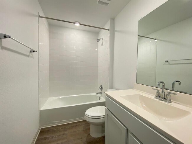 Building Photo - 202 Sweetwater Crk Ln