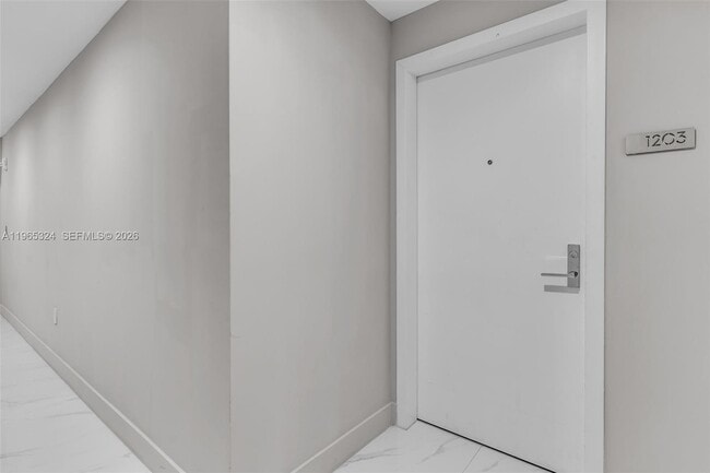 Building Photo - 700 NE 24th St