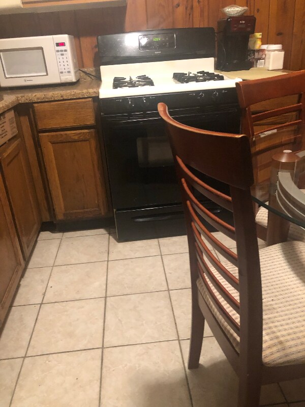 3317 Jackson St Unit Garden, Bellwood, IL 60104 Room for Rent in