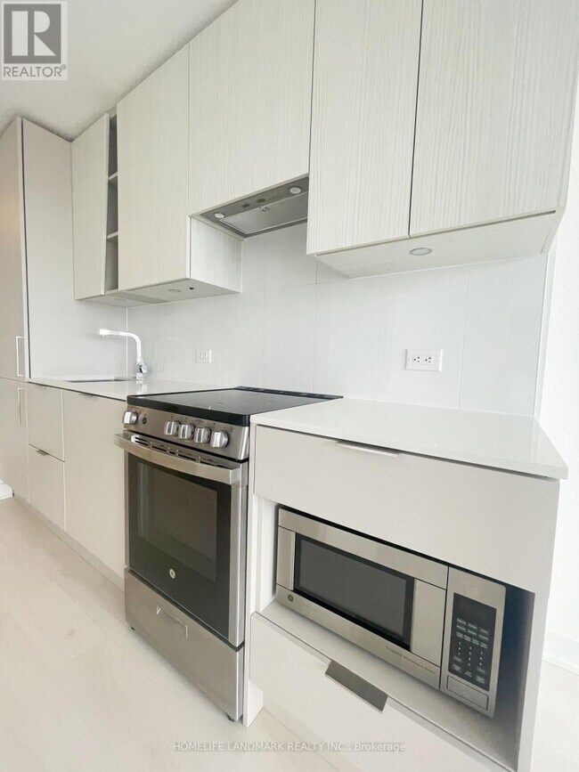 Photo du bâtiment - 3900-3900 Confederation Pkwy